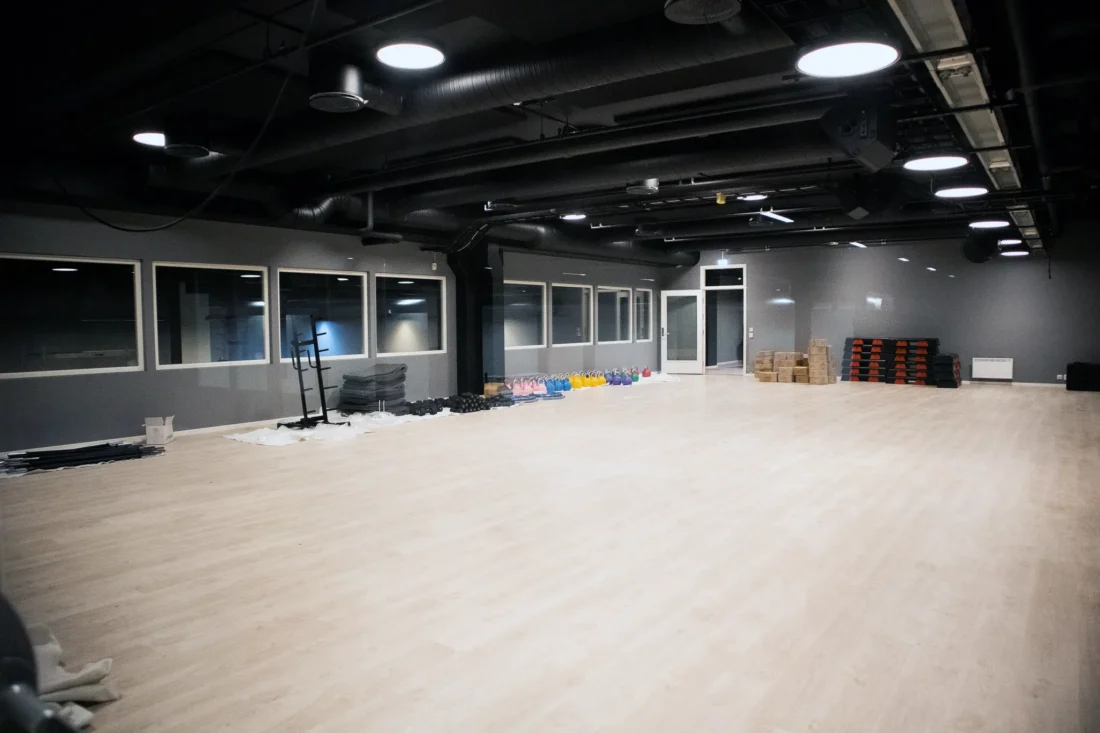 rehabilitering av lager til moderne treningshall og gym