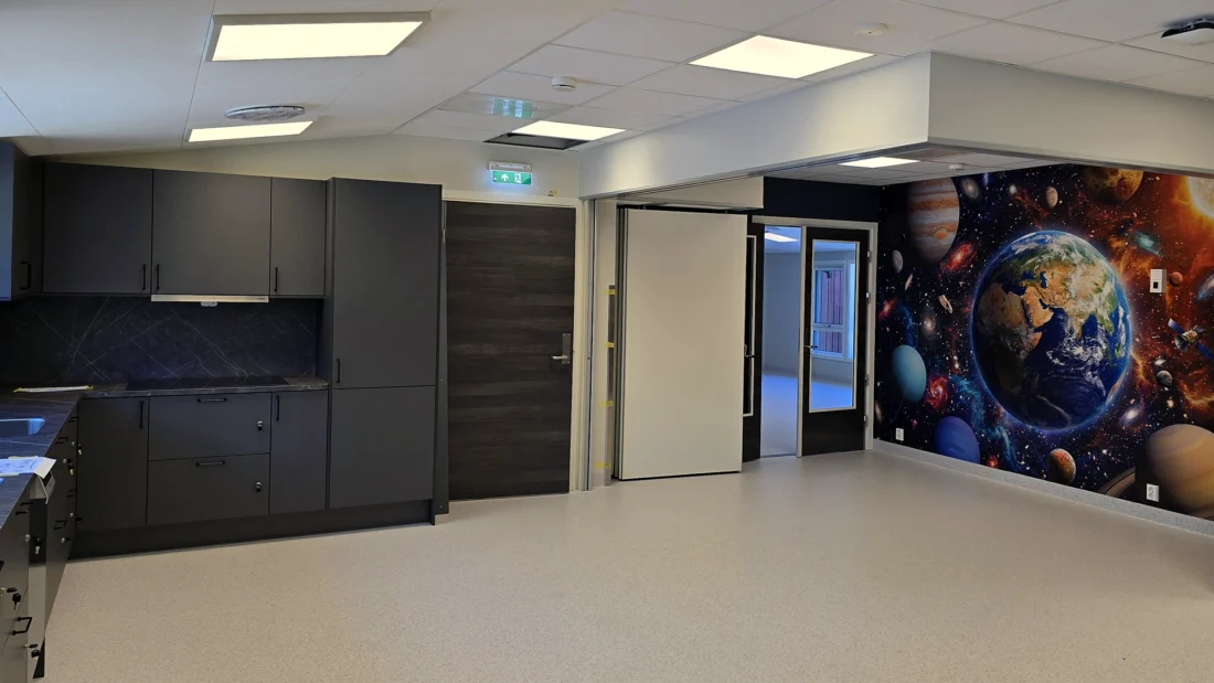 Stor kjøkkenet på Emma hjort barnehage etter rehabiliteringen. 